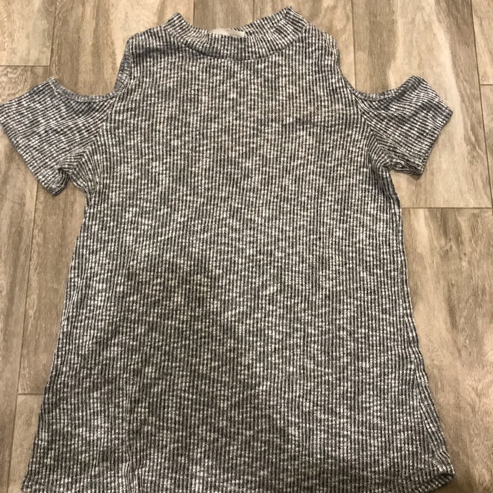 Forever 21 tank top T-shirt.